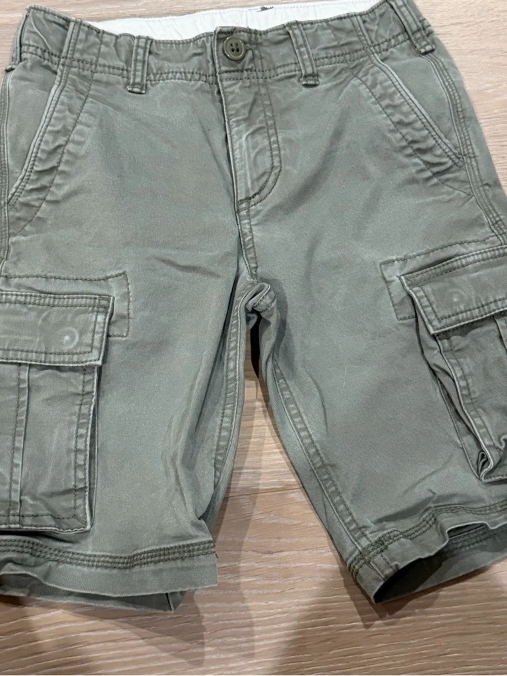 Gap boys cotton cargo shorts, army green, size 8